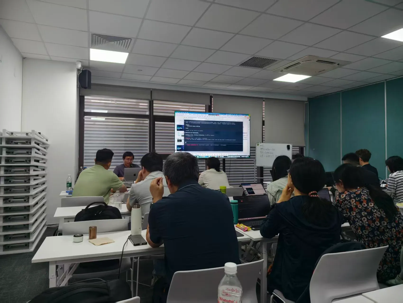 课程资料中的往期培训课堂与学员交流照片